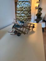 Vintage trashart handgebouwd vliegtuig uit onderdelen. Kunst, Huis en Inrichting, Woonaccessoires | Wijnrekken, Ophalen of Verzenden