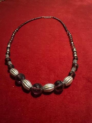 Vintage paarse Kralen Ketting met Zilveren Accenten beschikbaar voor biedingen