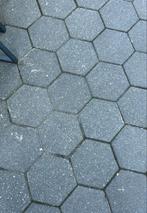 Gratis Betonnen Zeshoek Klinkers - 25m²/Of gedeelte, Ophalen, Gebruikt, Klinkers, 10 m² of meer