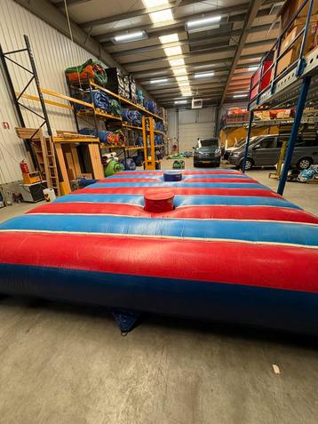 Get him off te koop! Springkussent te koop beschikbaar voor biedingen