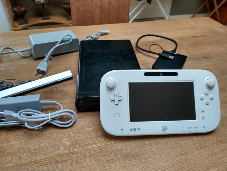 Wii U met harde schijf vol games, Spelcomputers en Games, Spelcomputers | Nintendo Wii U, Gebruikt, Met 1 controller, Met games