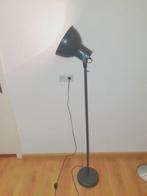 Vintage schijnwerper lamp antraciet in hoogte 150-170cm, Huis en Inrichting, Lampen | Vloerlampen, Vintage bioscoop schijnwerper