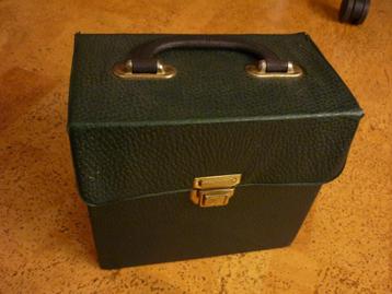 Koffertje met 50 singles. beschikbaar voor biedingen