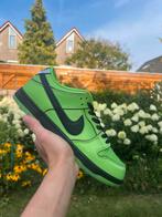 Nike SB dunk low The Powerpuff Girls Buttercup maat 44,5, Kleding | Heren, Schoenen, Overige kleuren, Nieuw, NIKE, Ophalen of Verzenden