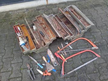 Vintage gereedschapkisten met inhoud beschikbaar voor biedingen