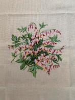 Geborduurde lap ‘gebroken hartjes’ (tuinplant), Ophalen of Verzenden, Zo goed als nieuw