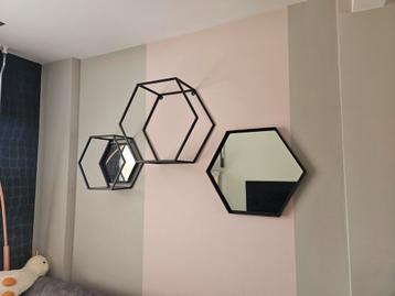 Wandplanken incl. Losse Spiegels Hexagon beschikbaar voor biedingen