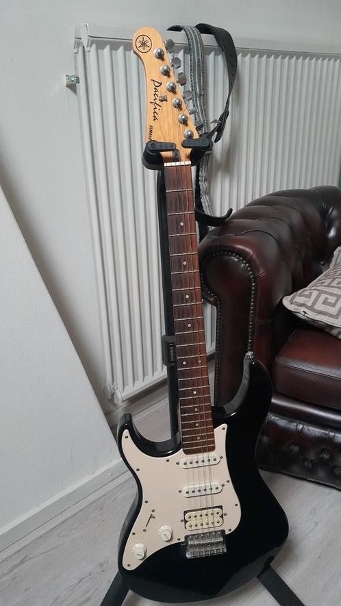 yamaha pacifica  linkshandige gitaar, Muziek en Instrumenten, Snaarinstrumenten | Gitaren | Elektrisch, Gebruikt, Overige merken