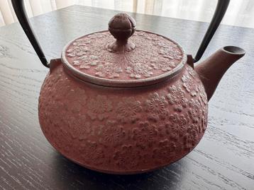 9784 Prachtige gietijzeren theepot van Iwachu – 0,8 Liter beschikbaar voor biedingen