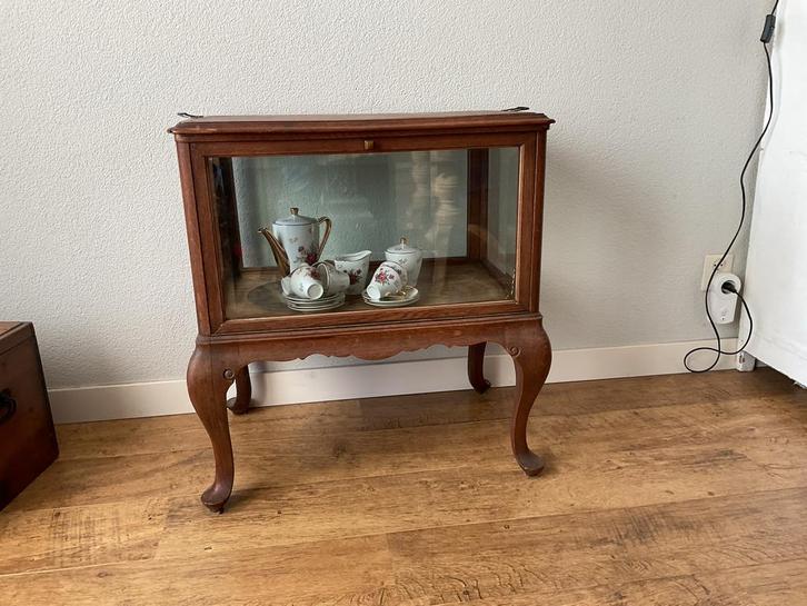 Antiek vitrinekastje met geslepen glas, Huis en Inrichting, Kasten | Vitrinekasten, Gebruikt, Minder dan 100 cm, 50 tot 100 cm