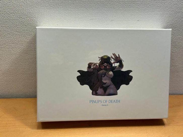 Kingdom Death Monster: Pinups of Death, Hobby en Vrije tijd, Gezelschapsspellen | Bordspellen, Nieuw, Ophalen of Verzenden