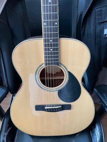 Greg Bennett akoestische gitaar beschikbaar voor biedingen