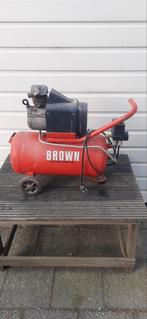 Goedwerkende 220 volt compressor en loopt lekker stil, Doe-het-zelf en Verbouw, Compressors, Ophalen of Verzenden, Gebruikt, 6 tot 10 bar