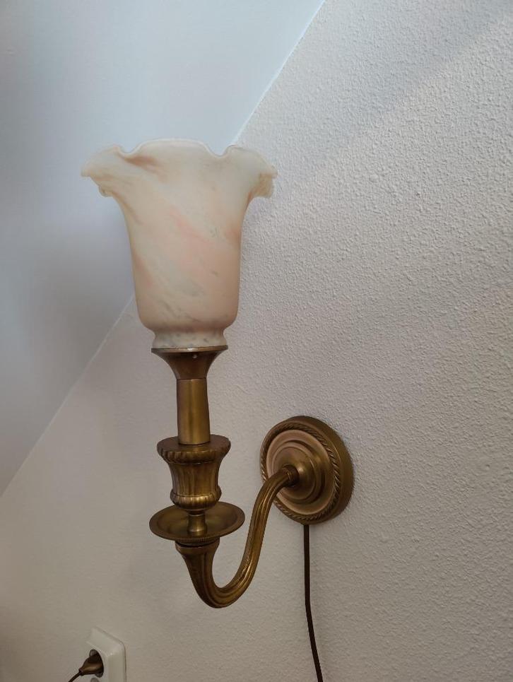 Vintage brocante wandlamp in warme kleur, Huis en Inrichting, Lampen | Wandlampen, Gebruikt, Glas, Metaal, Verzenden