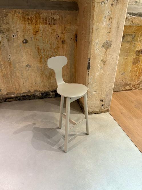 Design Barkruk – Licht Beige, Huis en Inrichting, Barkrukken, Zo goed als nieuw, 60 tot 90 cm, Hout, 1 kruk, Ophalen of Verzenden
