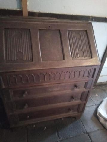 Secretaire. beschikbaar voor biedingen