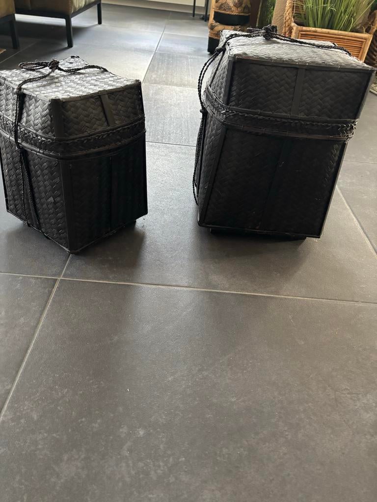 2 Zwarte Offer Mandjes - 50cm & 35cm, Mand, Vierkant, Ophalen of Verzenden, Zo goed als nieuw