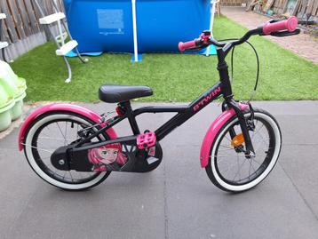 meisjesfiets van het merk B-twin 16 inch beschikbaar voor biedingen