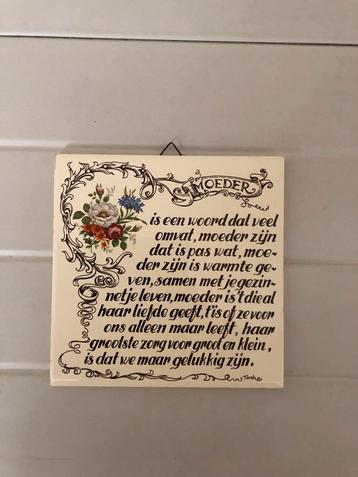 Tegel met spreuk MOEDER beschikbaar voor biedingen
