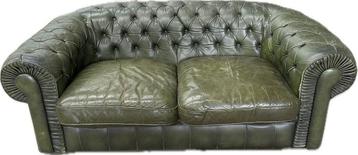Vintage Chesterfield bank beschikbaar voor biedingen