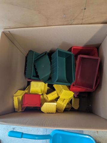 Bakjes verschillende maten, Gratis ophalen. beschikbaar voor biedingen