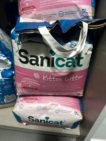 10 zakken sanicat beschikbaar! Mag weg voor een prikkie beschikbaar voor biedingen