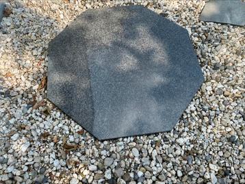 granieten natuurstenen blad 100x100 cm inclusief voet beschikbaar voor biedingen