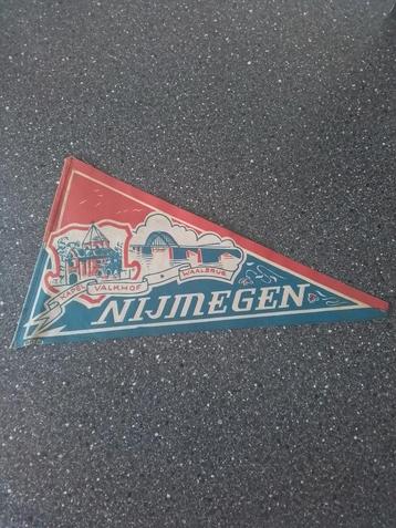 Oude souvenirs vlaggetjes  Nijmegen en andere plaatsen! beschikbaar voor biedingen