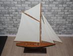 Modelbouw Zeilboot op standaard, Hobby en Vrije tijd, Modelbouw | Boten en Schepen, Ophalen, Gebruikt, 1:32 tot 1:50, Overige merken