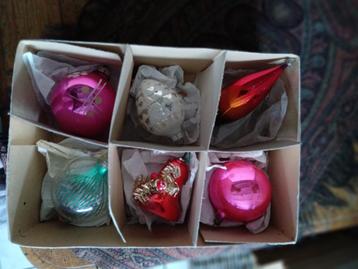 doos 54 bestaat uit 5 oude glazen kerstballen klok metaal beschikbaar voor biedingen