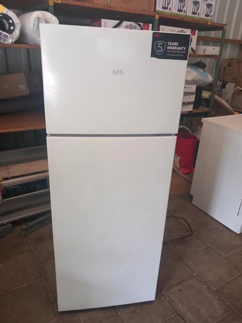 Koelkast Aeg 1 jaar oud, Witgoed en Apparatuur, Koelkasten en IJskasten, Zo goed als nieuw, Met aparte vriezer, 200 liter of meer