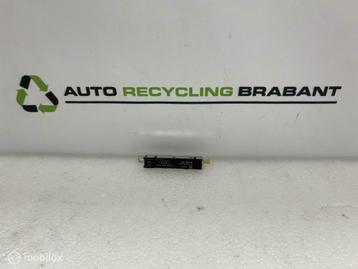 Antenneversterker Links Onder Audi Q3 ORIGINEEL  8U0035225B beschikbaar voor biedingen