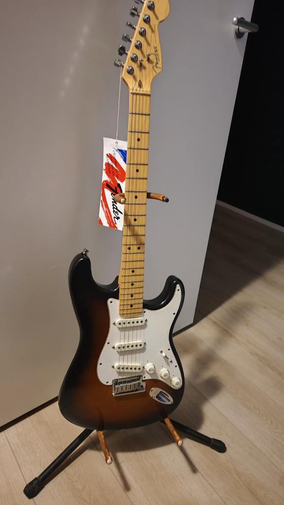 fender stratocaster sunburst American 1996 (anniversary), Muziek en Instrumenten, Snaarinstrumenten | Gitaren | Elektrisch, Zo goed als nieuw