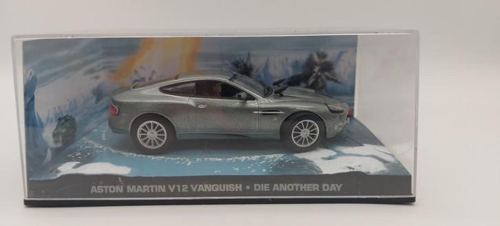 #2 Aston Martin V12 James bond auto met boekje, Hobby en Vrije tijd, Modelbouw | Auto's en Voertuigen, Nieuw, Auto, 1:32 tot 1:50