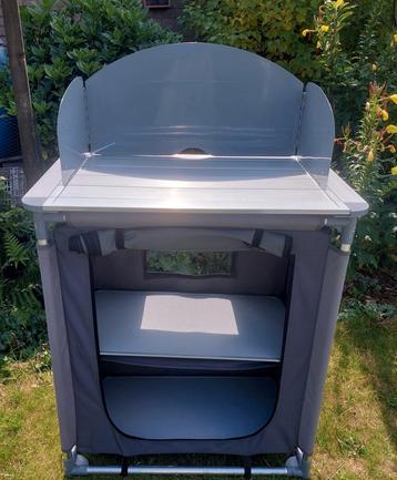 Camping keuken  en kast beschikbaar voor biedingen