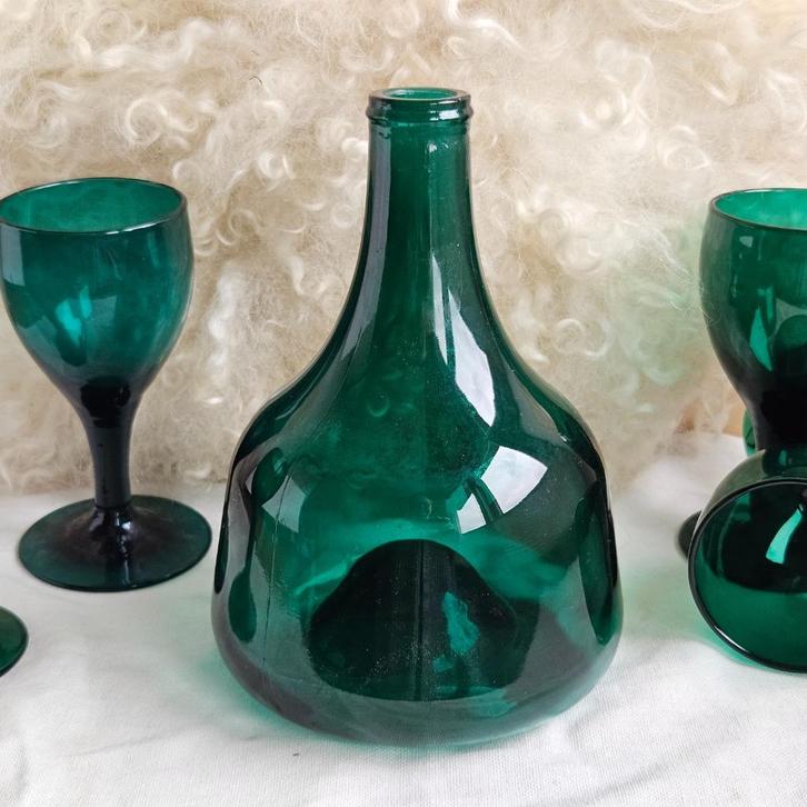 Oude groene fles met diepe ziel, Antiek en Kunst, Antiek | Glas en Kristal, Ophalen of Verzenden
