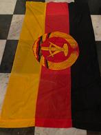 Originele grote  DDR vlag origineel met embleem geborduurd, Verzamelen, Militaria | Algemeen, Ophalen of Verzenden, Duitsland