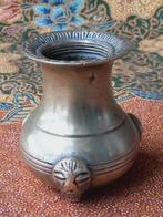 Mooi zwaar antiek Oosters potje van brons 5,7 cm.