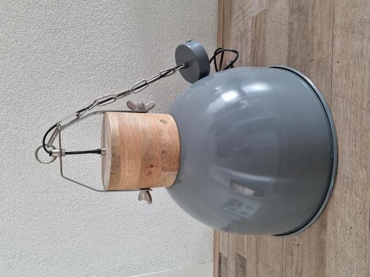 2 hanglampen grijze kap met hout, Huis en Inrichting, Lampen | Hanglampen, Zo goed als nieuw, Minder dan 50 cm, Hout, Ophalen