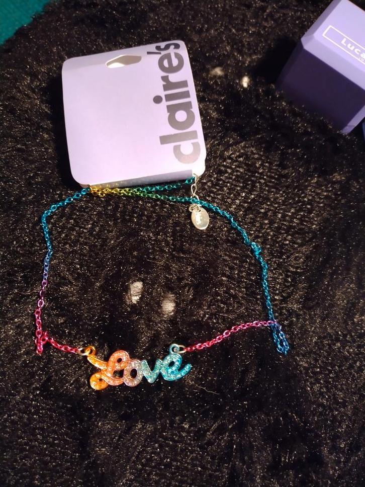 Kleurrijke LOVE ketting, nieuw, Sieraden, Tassen en Uiterlijk, Kettingen, Nieuw, Overige materialen, Blauw, Ophalen of Verzenden