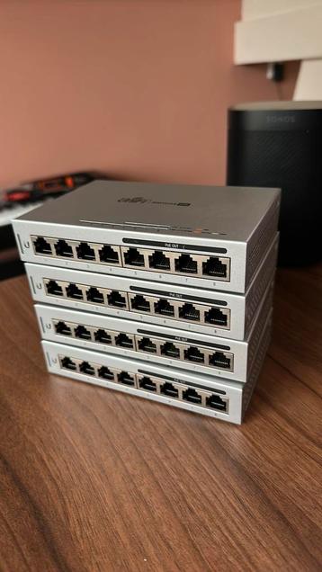 Unifi 8 ports switch nog 1 beschikbaar beschikbaar voor biedingen