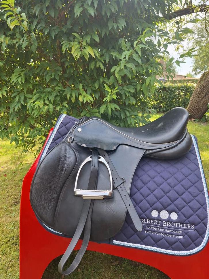 Nette springzadels diverse maten, Dieren en Toebehoren, Paarden en Pony's | Zadels, Gebruikt, Springen, Ophalen of Verzenden