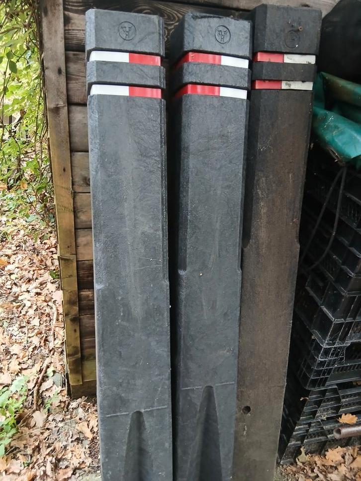 Anti Parkeerpalen - 3 stuks (2 Nieuw, 1 Gebruikt), Tuin en Terras, Bielzen en Borders, Ophalen of Verzenden