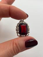 B65 Prachtige zilveren hanger art deco rode steen, Ophalen of Verzenden, Zilver, Ketting