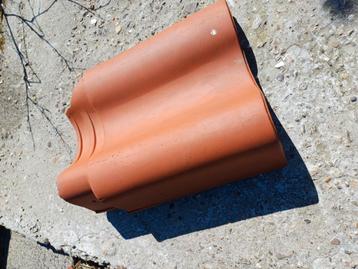 Gevelpannen links nieuwe.  beschikbaar voor biedingen