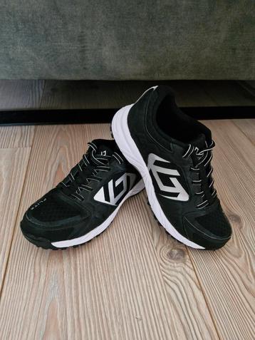 Hockeyschoenen Brabo maat 35  beschikbaar voor biedingen