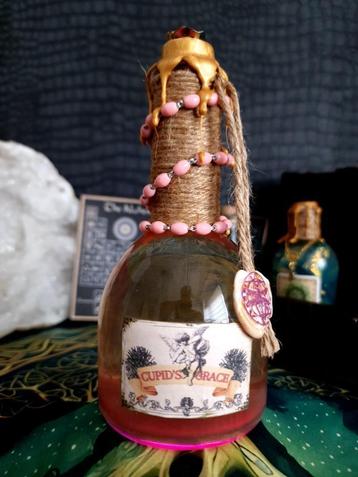 Decoratieve Cupid's grace potion bottle beschikbaar voor biedingen