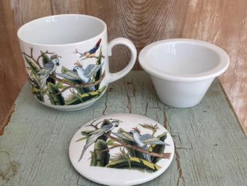 Theekop met zeefje. Tropisch motief. Vogels / papegaai.   beschikbaar voor biedingen