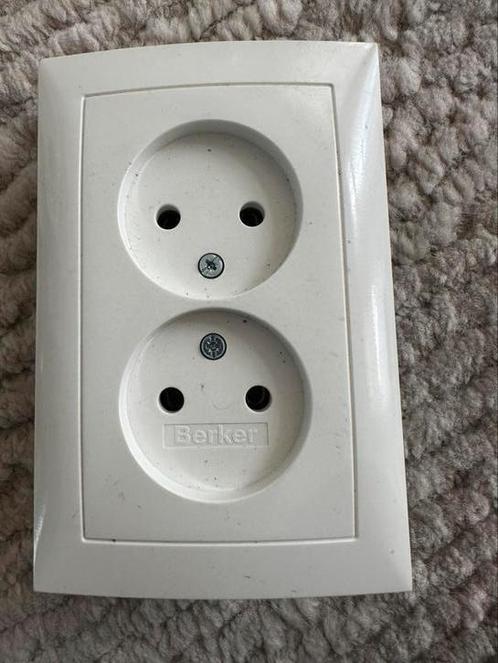 Verschillende stopcontacten Kopp & Berker, Doe-het-zelf en Verbouw, Elektra en Kabels, Nieuw, Stopcontact, Ophalen