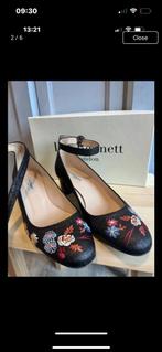 LK BENNETT mary jane geborduurde schoenen, 39, Kleding | Dames, Verzenden, Zwart, Zo goed als nieuw, LK Bennett